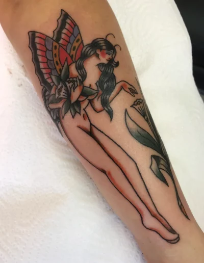 mariposa con forma de mujer