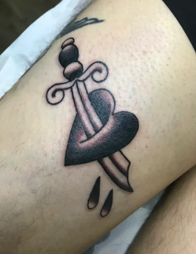 sable atravesando un corazón